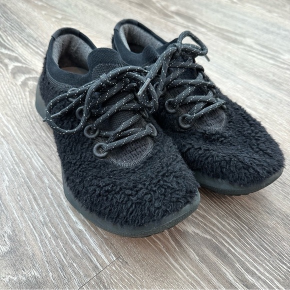Allbirds Women's Wool Dasher Fluffs sneakers, athletic, athleisure, gym friendly - Picture 2 of 12